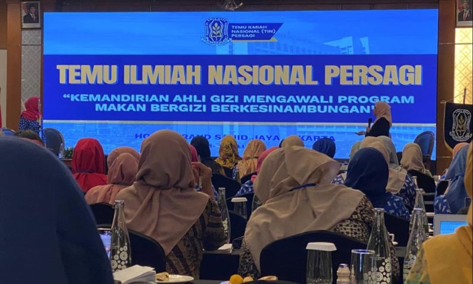 Dosen Gizi Umbara Presentasi Di Temu Ilmiah Nasional (TIN) PERSAGI